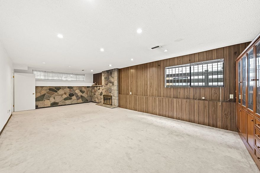 532 W 64th Avenue