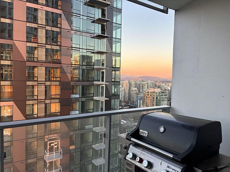 3502 1289 Hornby Street