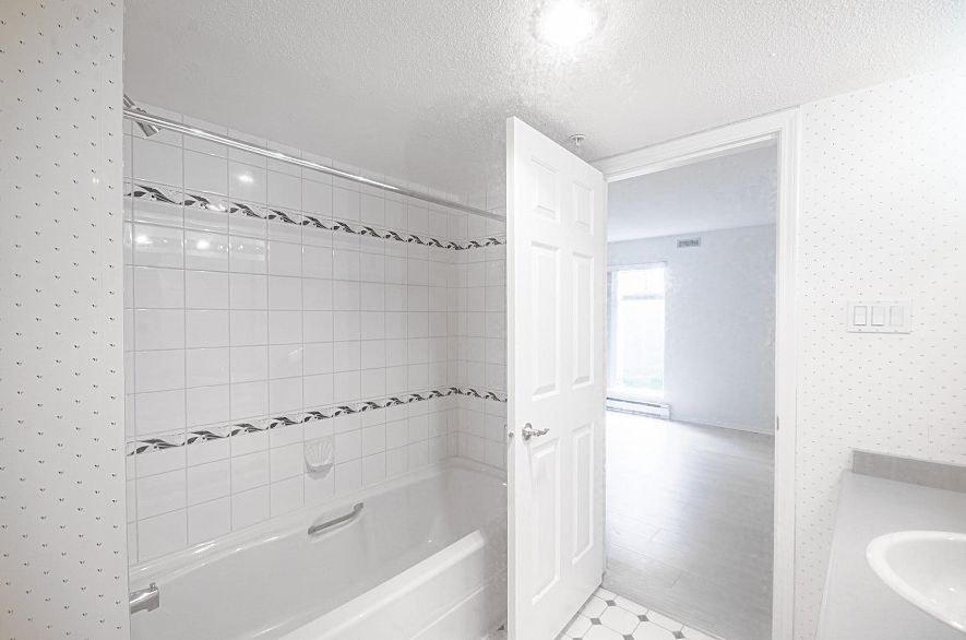 203 865 W 15th Avenue