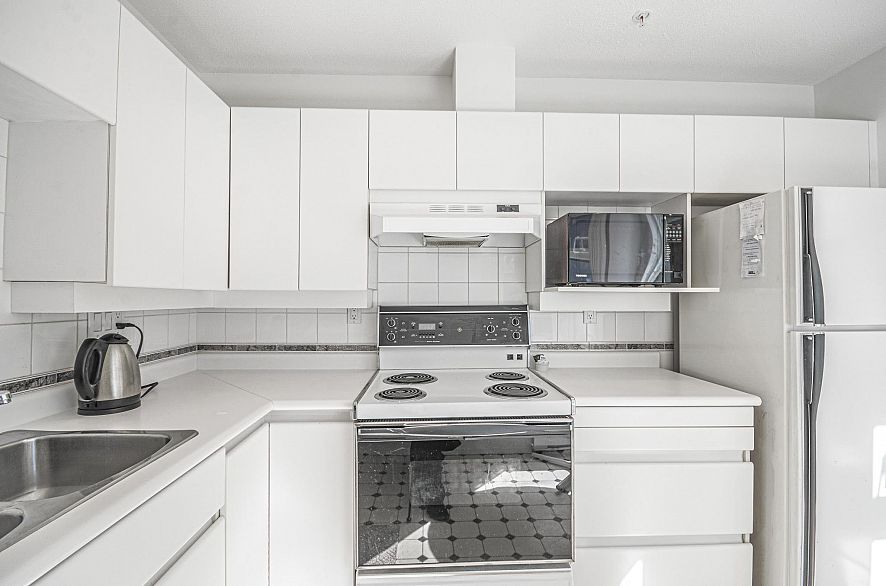 203 865 W 15th Avenue