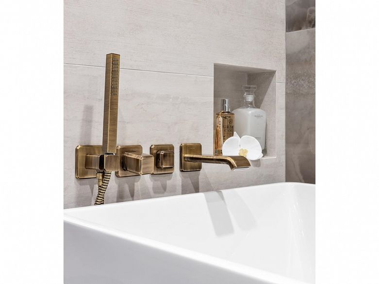 1102 2323 Street Street