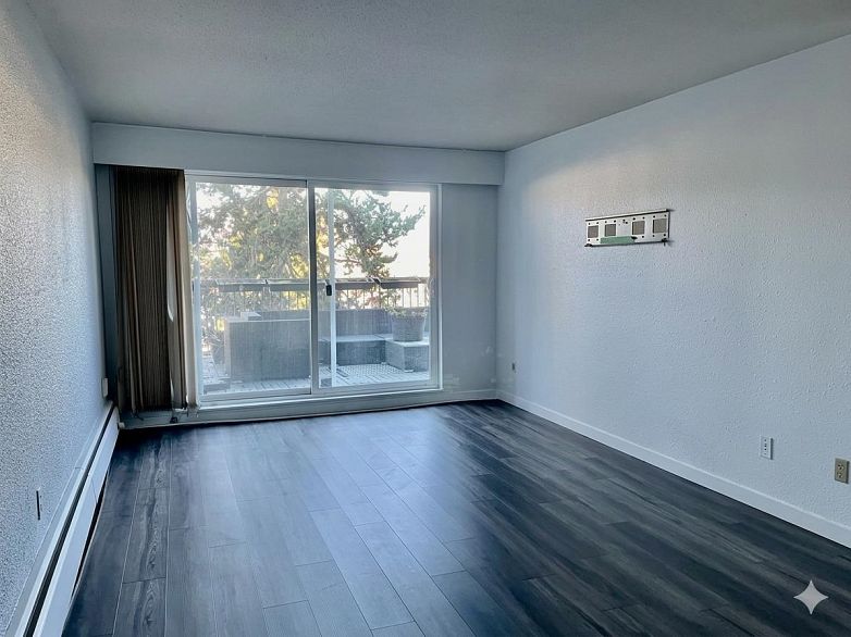 409 774 GREAT NORTHERN WAY, Vancouver BC V5T 1E1