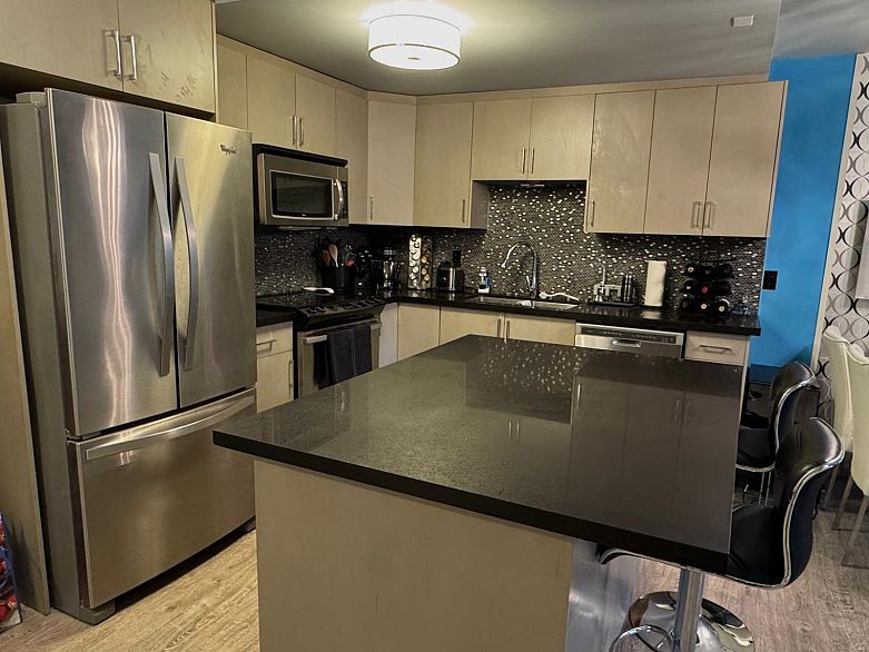 117 2416 W 3rd Avenue