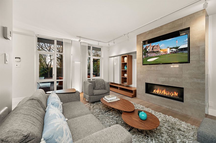595 Beach Crescent
