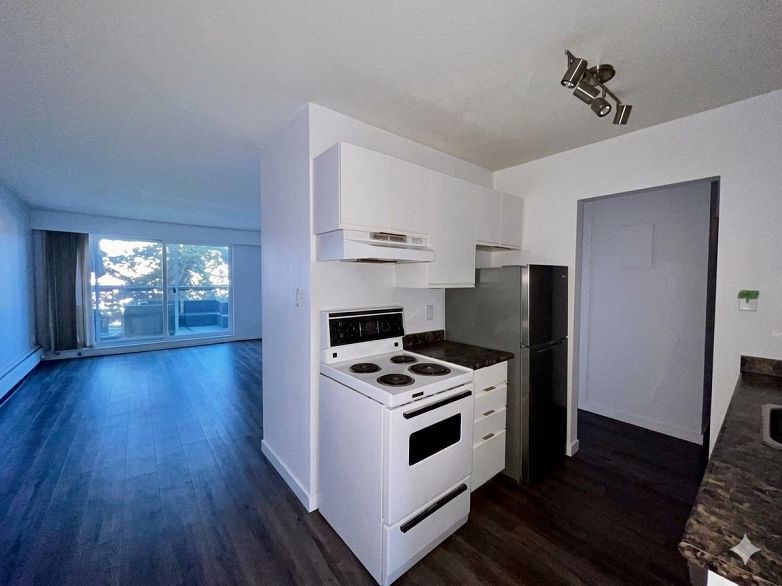 409 774 GREAT NORTHERN WAY, Vancouver BC V5T 1E1