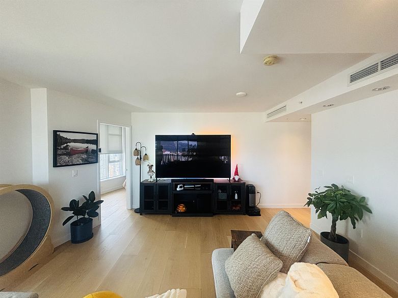 3502 1289 Hornby Street