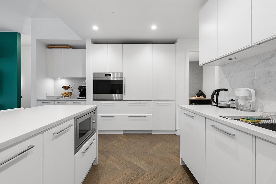 528 W 30th Avenue