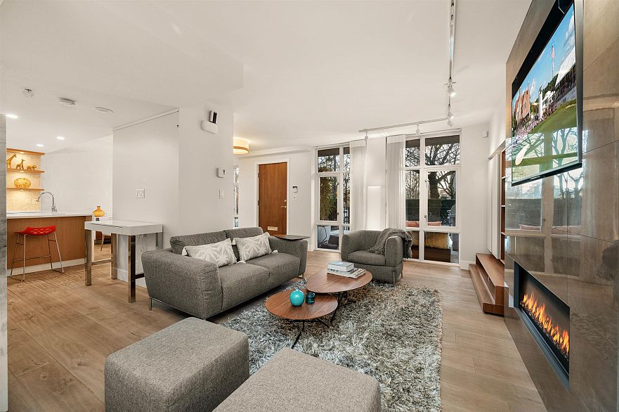 595 Beach Crescent