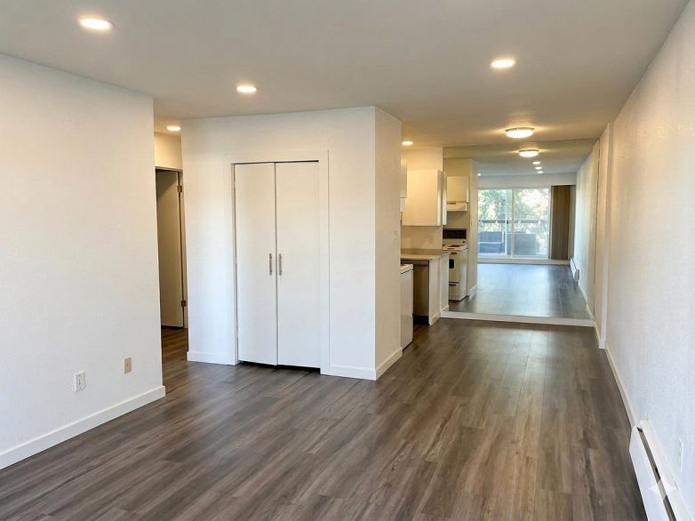 409 774 GREAT NORTHERN WAY, Vancouver BC V5T 1E1