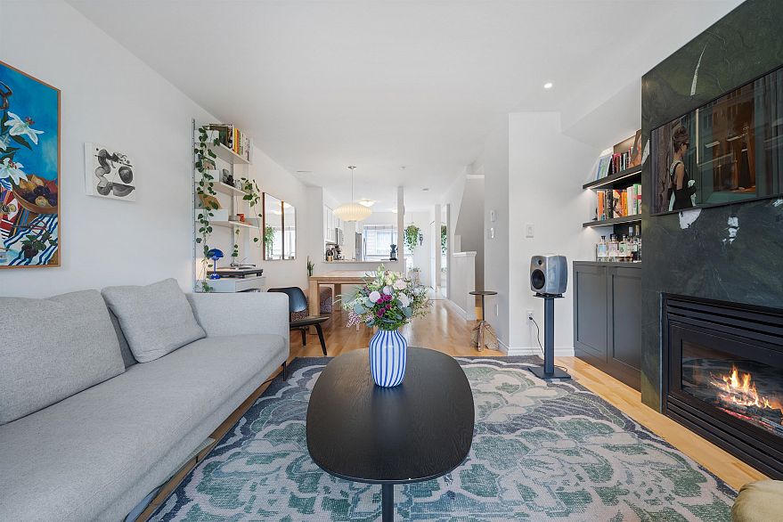 303 2688 Watson Street