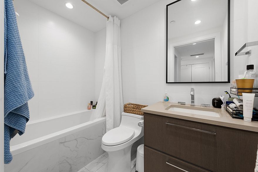 528 W 30th Avenue