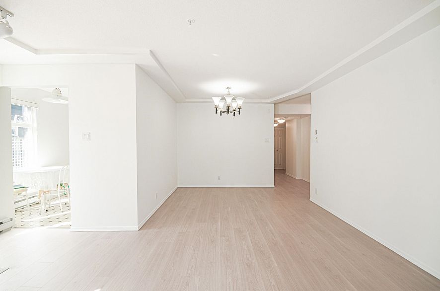 203 865 W 15th Avenue