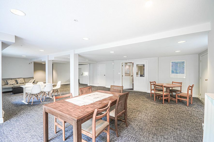 203 865 W 15th Avenue