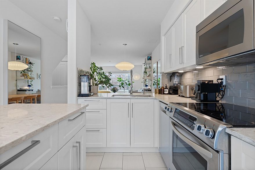 303 2688 Watson Street