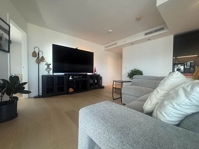 3502 1289 Hornby Street