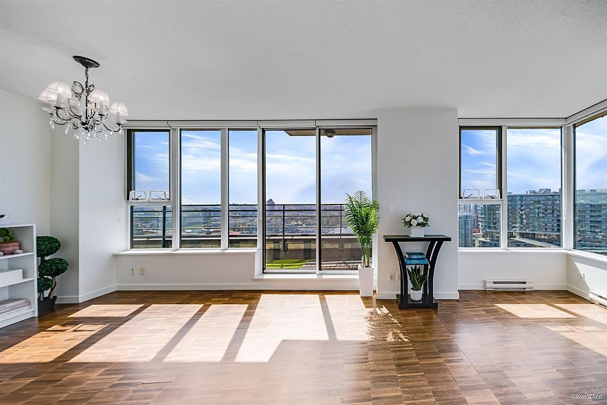 3305 33 Smithe Street