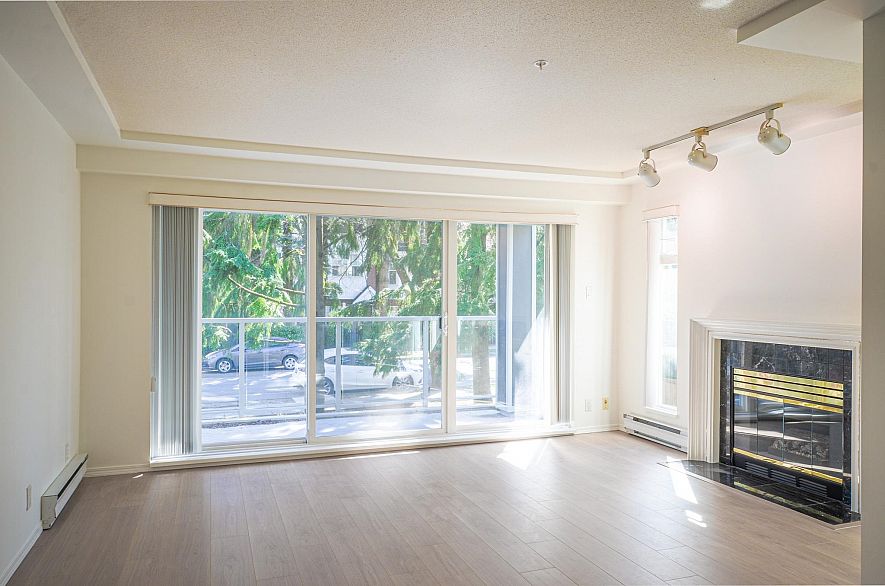 203 865 W 15th Avenue