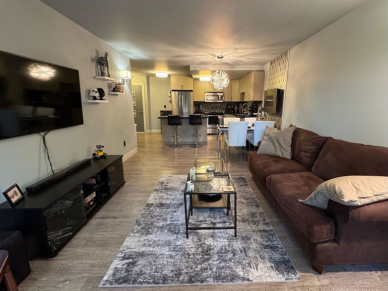 117 2416 W 3rd Avenue