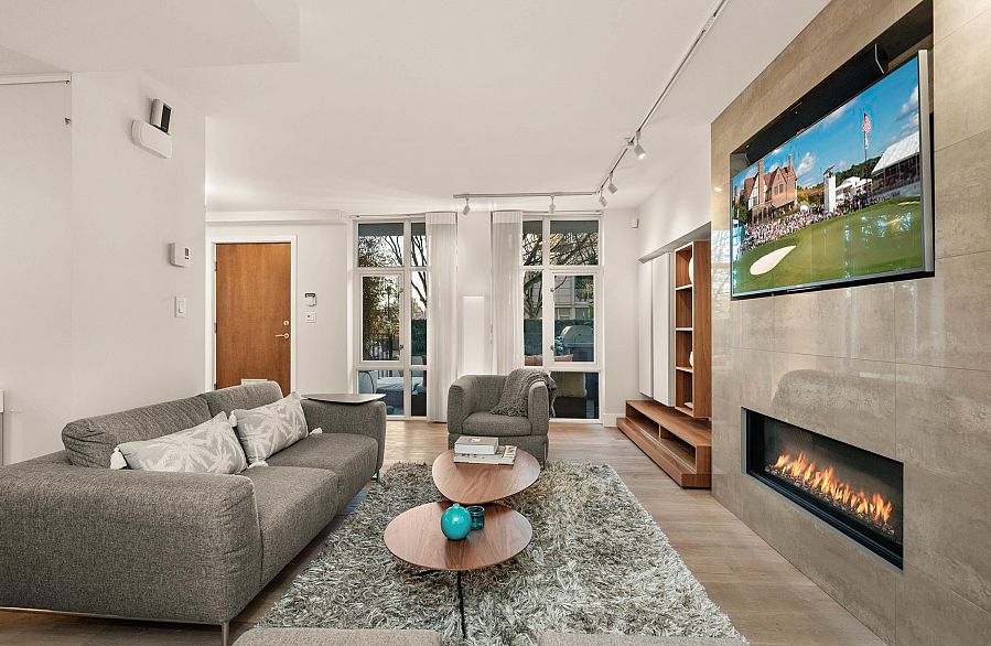 595 Beach Crescent