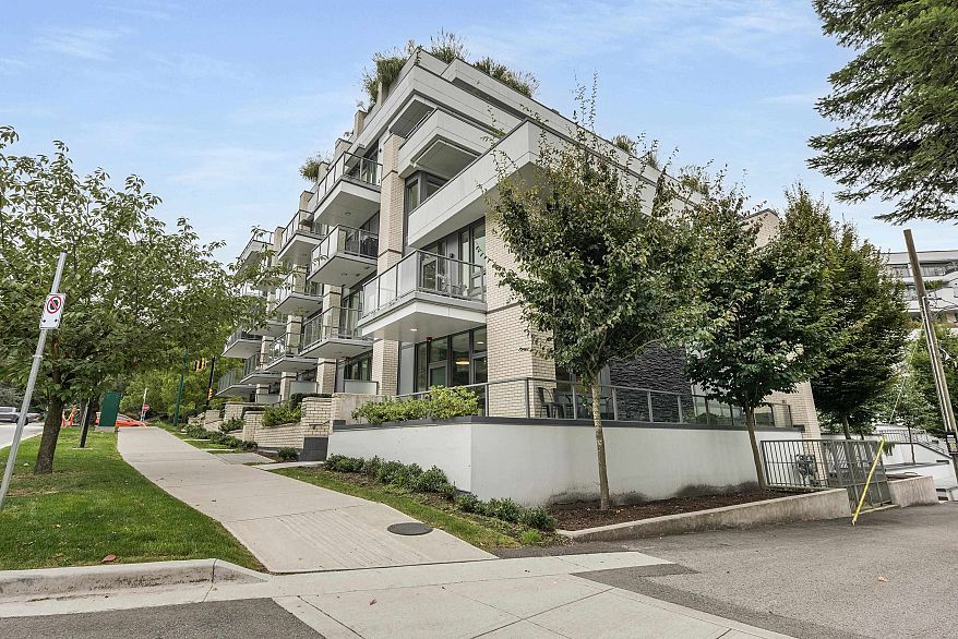 528 W 30th Avenue