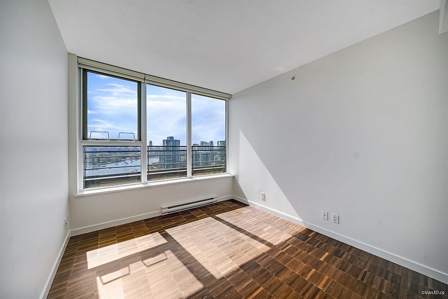 3305 33 Smithe Street