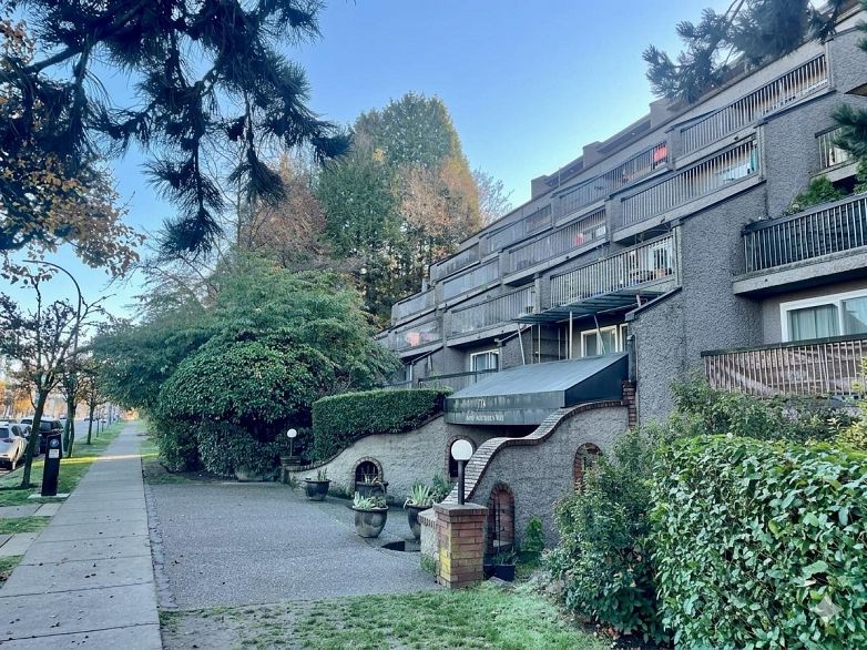 409 774 GREAT NORTHERN WAY, Vancouver BC V5T 1E1