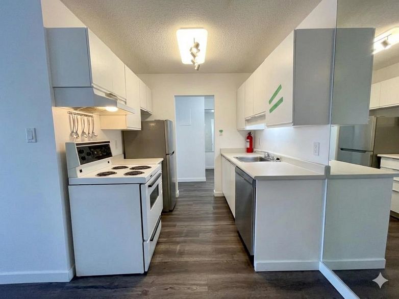 409 774 GREAT NORTHERN WAY, Vancouver BC V5T 1E1