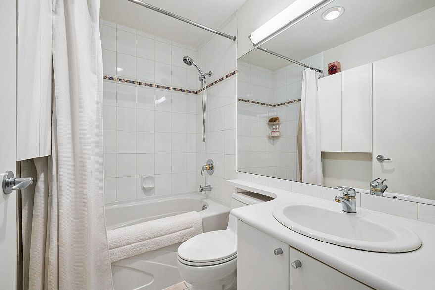 705 1239 W Georgia Street