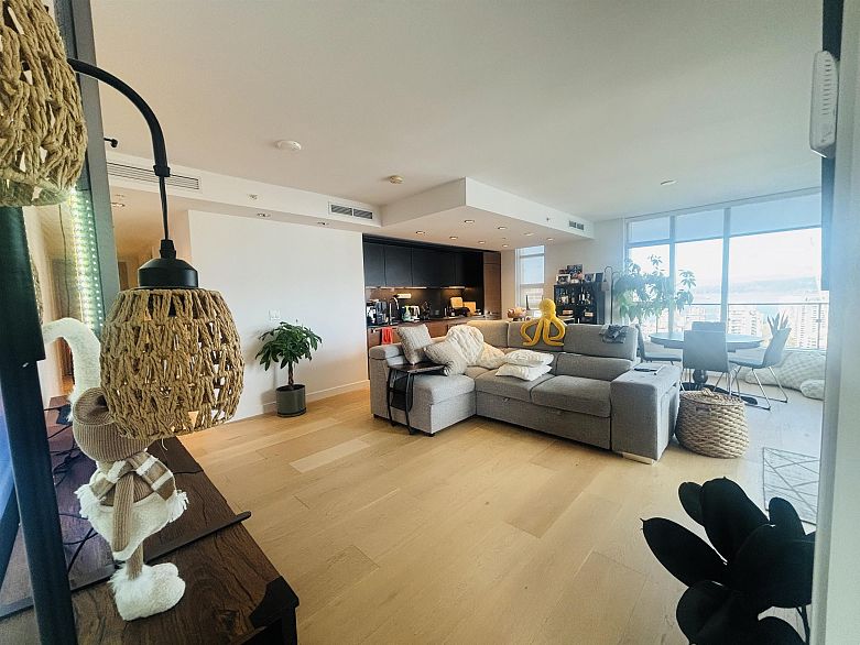 3502 1289 Hornby Street