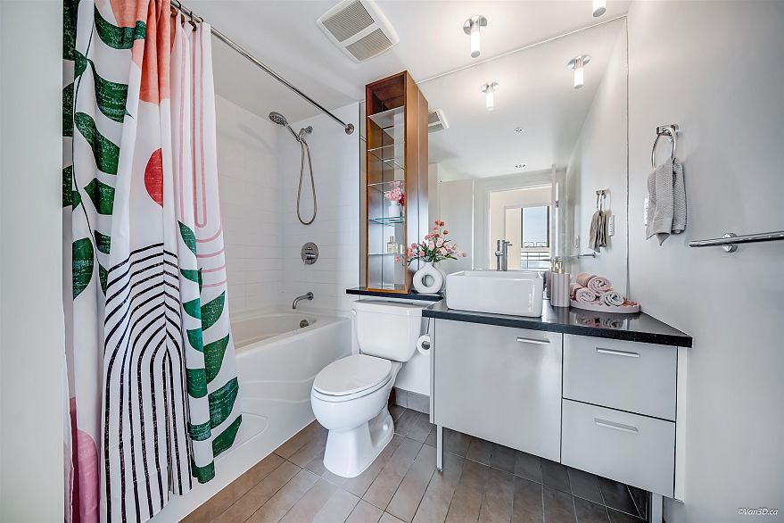 3305 33 Smithe Street