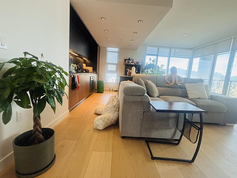 3502 1289 Hornby Street