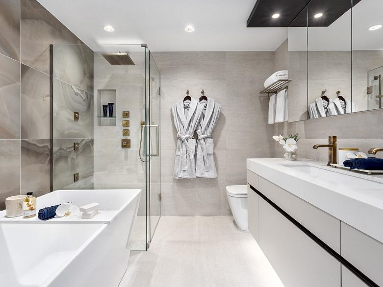 1102 2323 Street Street