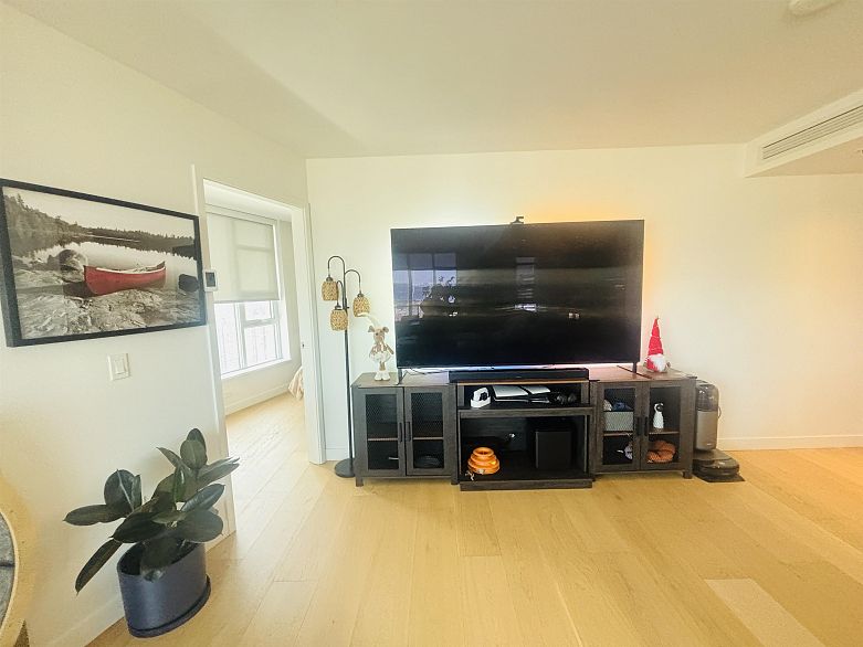 3502 1289 Hornby Street