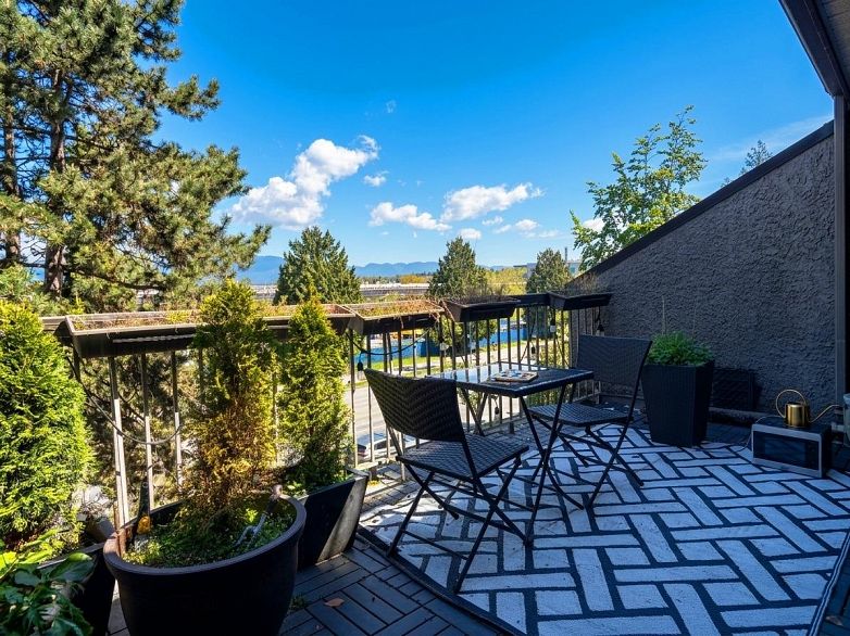 409 774 GREAT NORTHERN WAY, Vancouver BC V5T 1E1