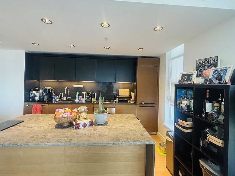 3502 1289 Hornby Street