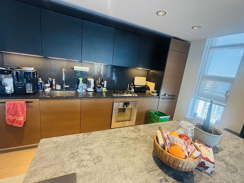 3502 1289 Hornby Street