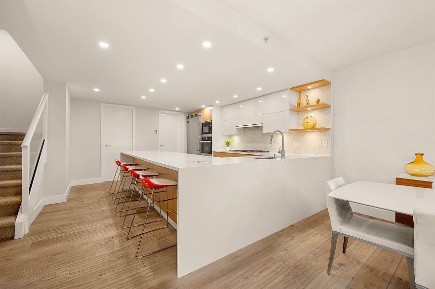 595 Beach Crescent