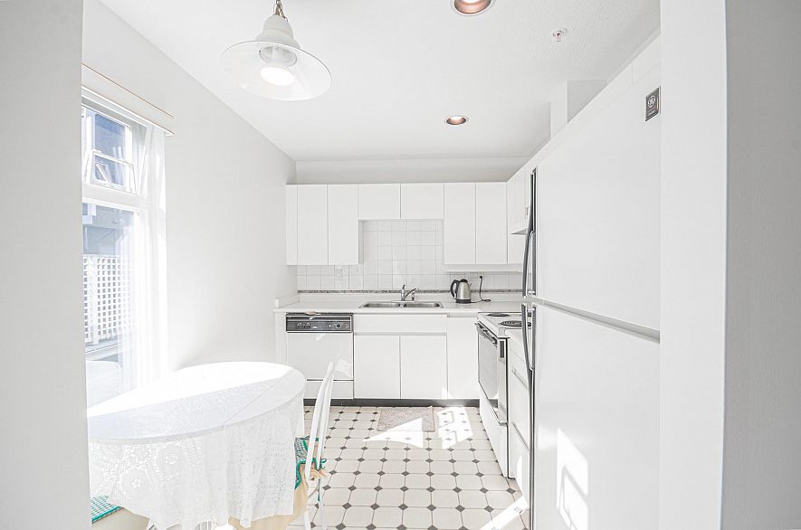 203 865 W 15th Avenue