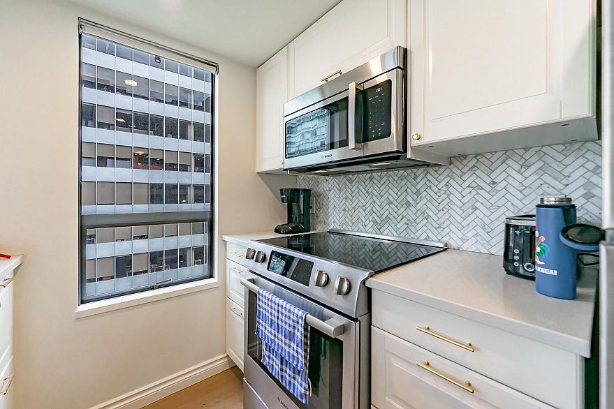 1406 1060 ALBERNI STREET, Vancouver BC V6E 4K2