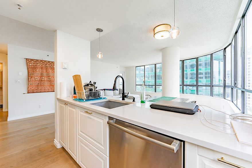 1406 1060 ALBERNI STREET, Vancouver BC V6E 4K2