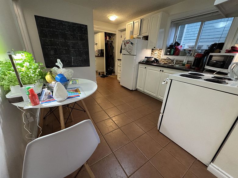 4 131 W 13 AVENUE, Vancouver BC V6Y 1V8