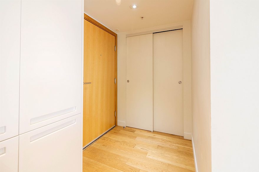 1810 188 Keefer Street