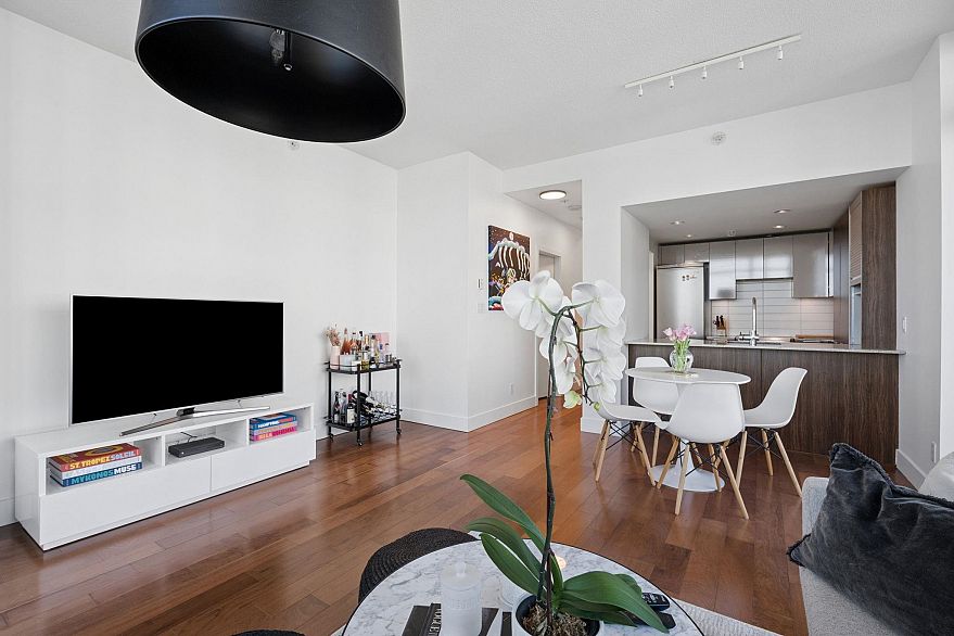 1906 1088 Richards Street