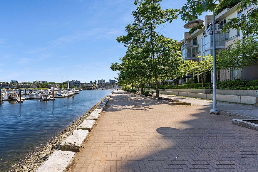 1201 1228 Marinaside Crescent