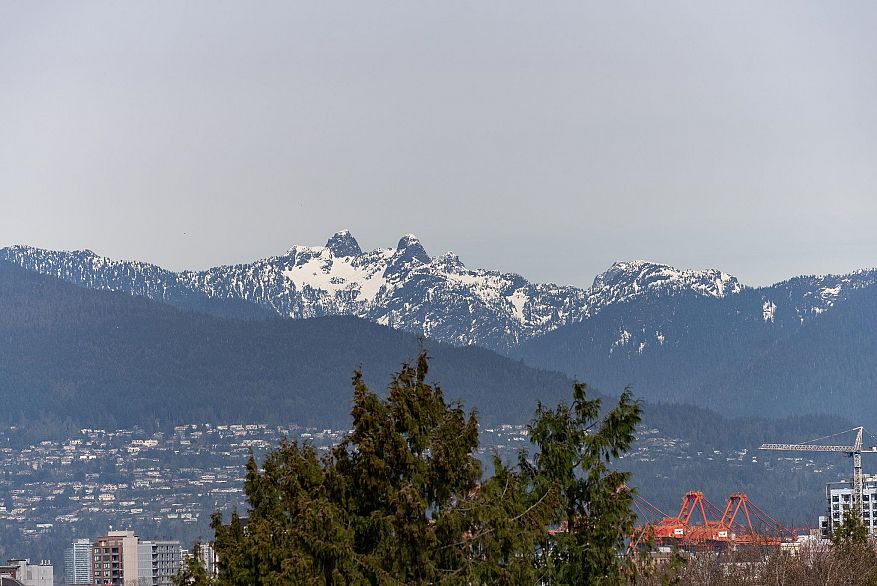 329 710 E 6th Avenue