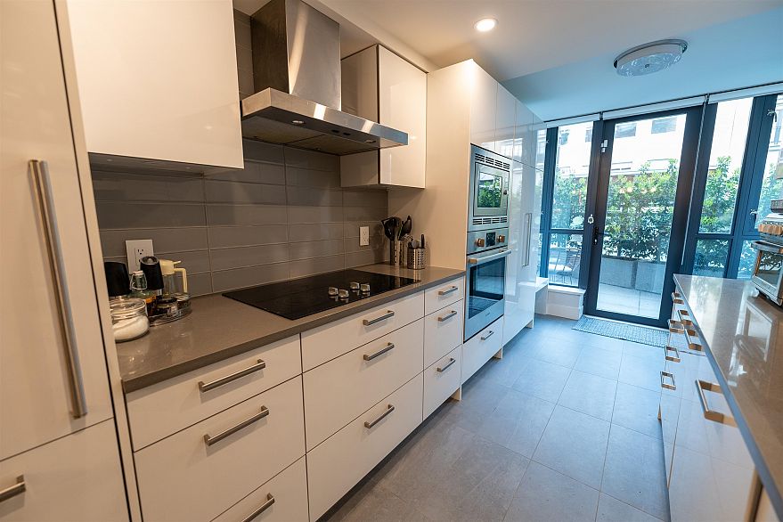 201 289 Drake Street