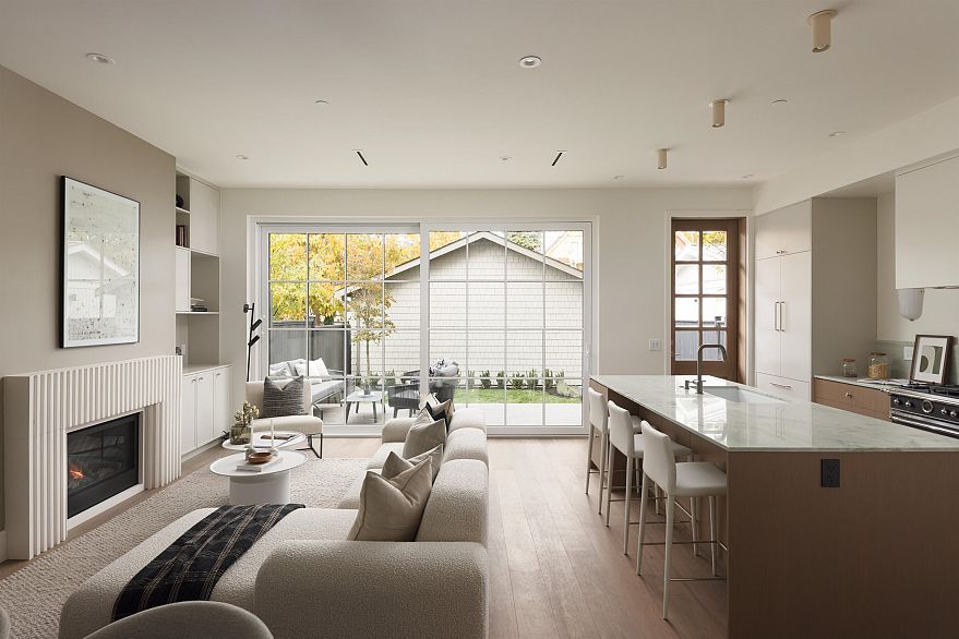 2 15 W 20th Avenue
