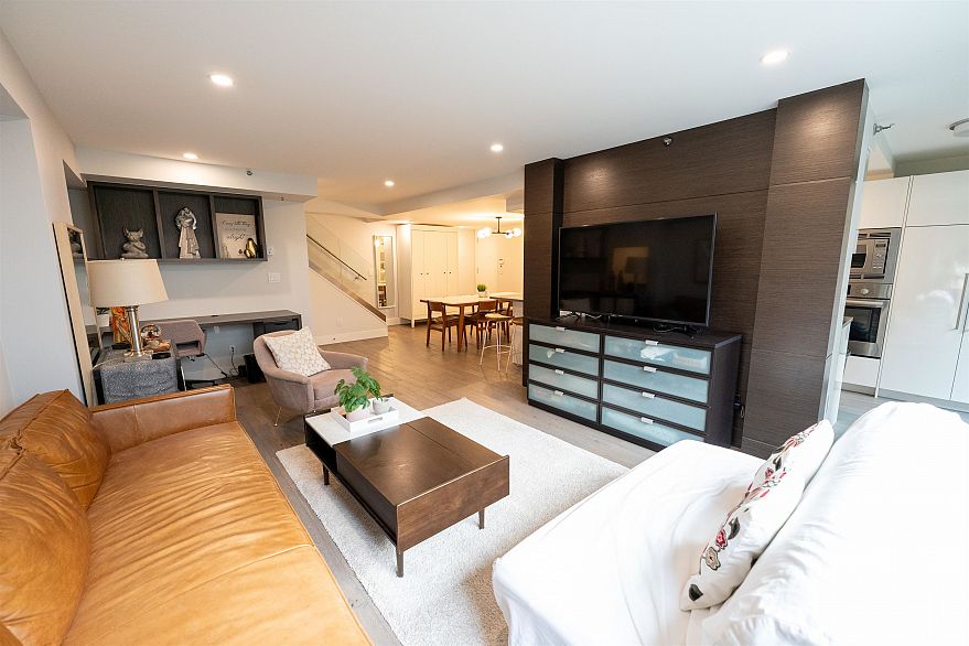 201 289 Drake Street