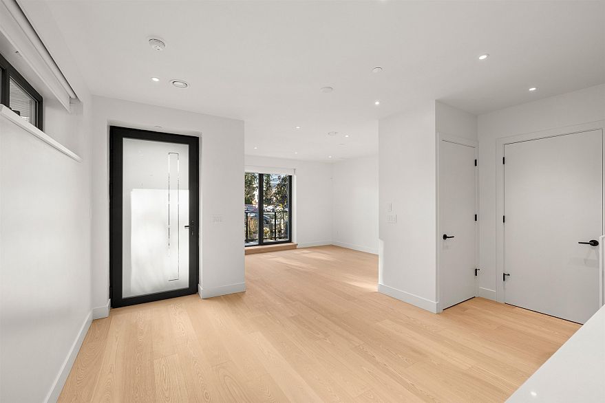 585 W 29th Avenue