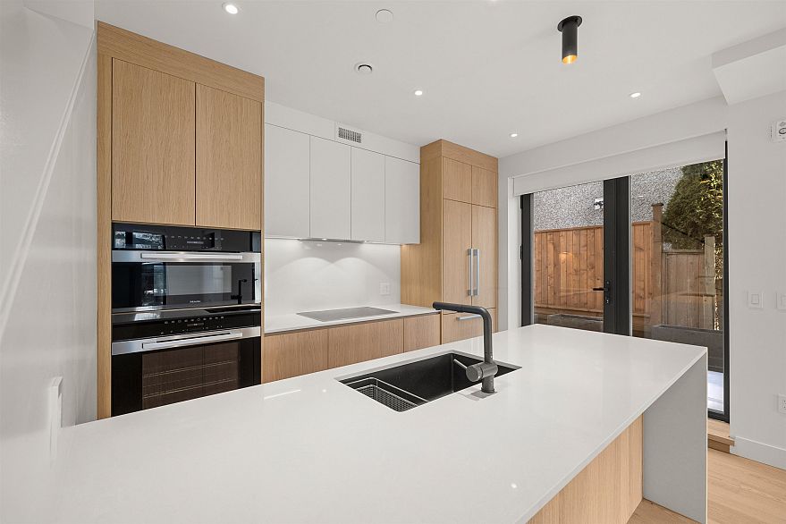 585 W 29th Avenue